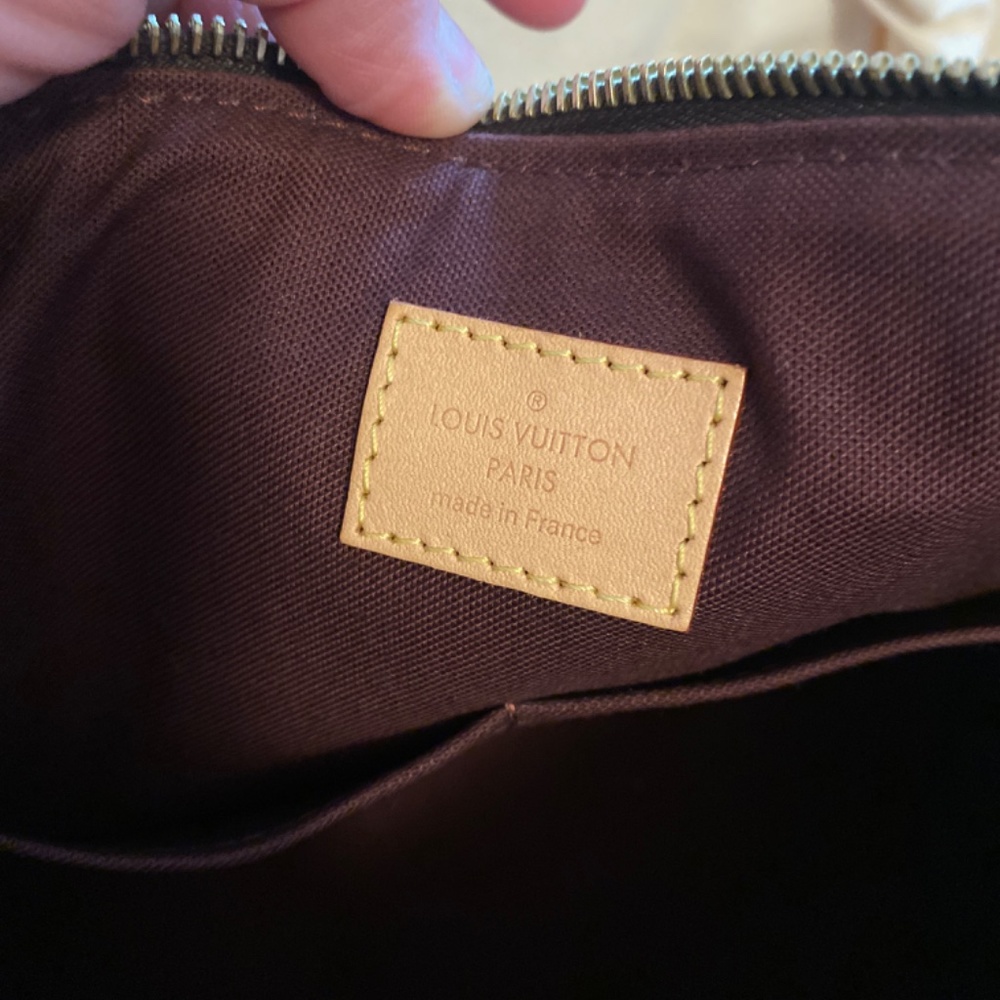 Louis Vuitton Rivoli MM - Picture 10 of 12
